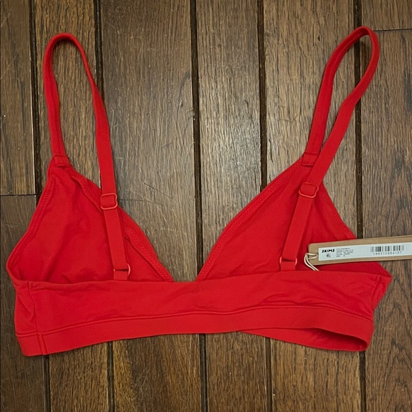 SKIMS NWT Fits Everybody Triangle Bralette Cherry Red Size Medium - Picture 3 of 5